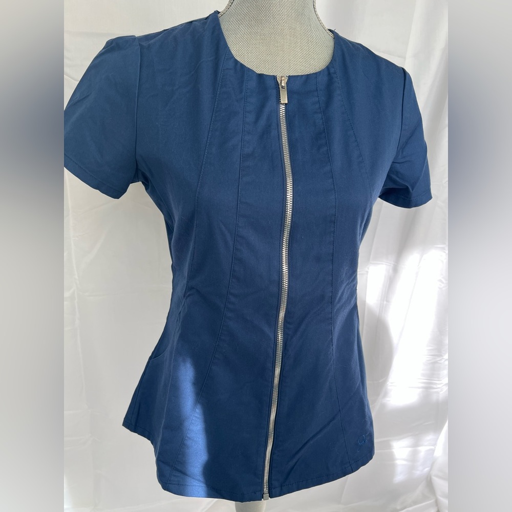 Jaanuu scrub top size small